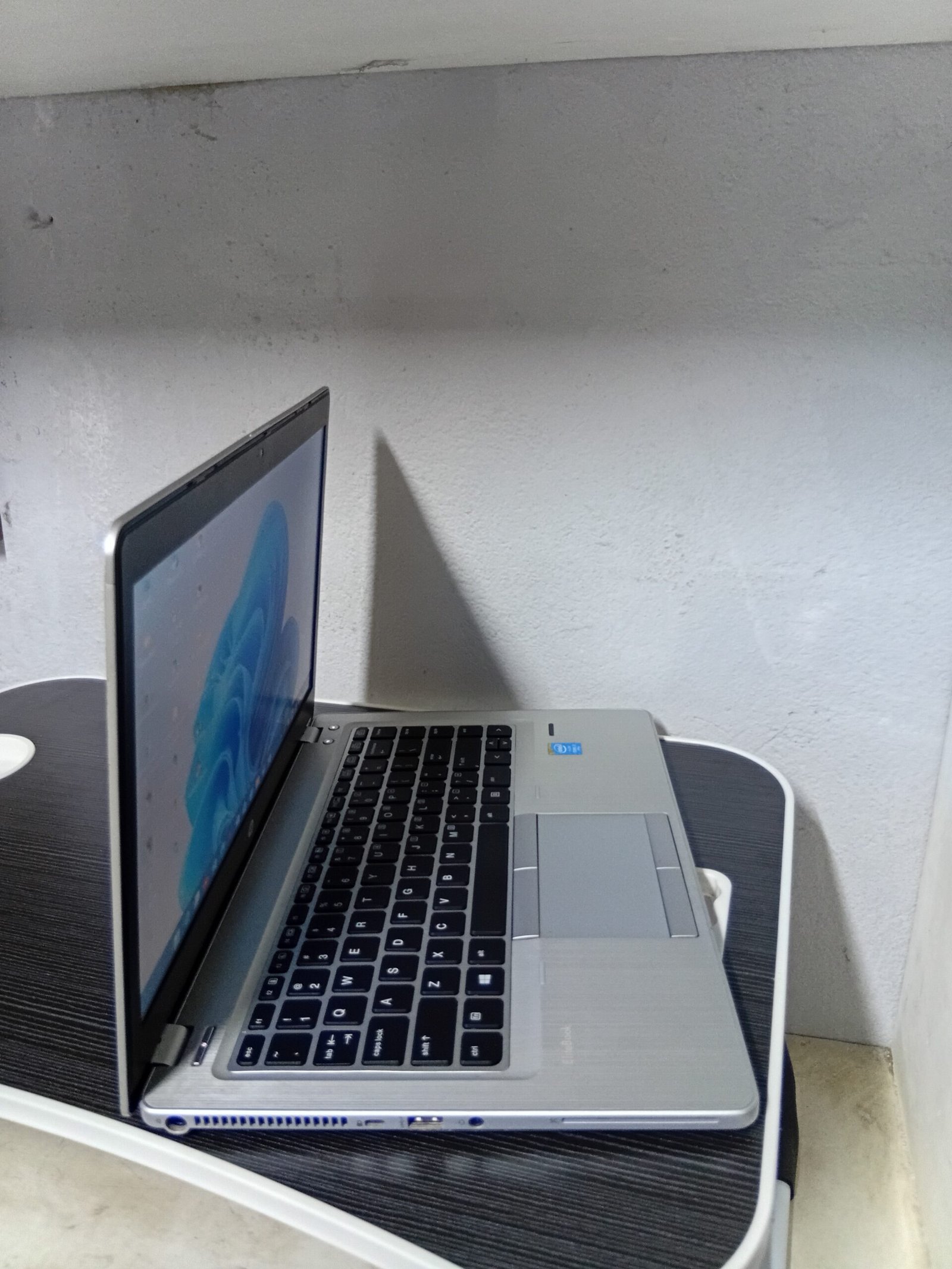 Laptop HP EliteBook folio 9740p core i7 – Image 2